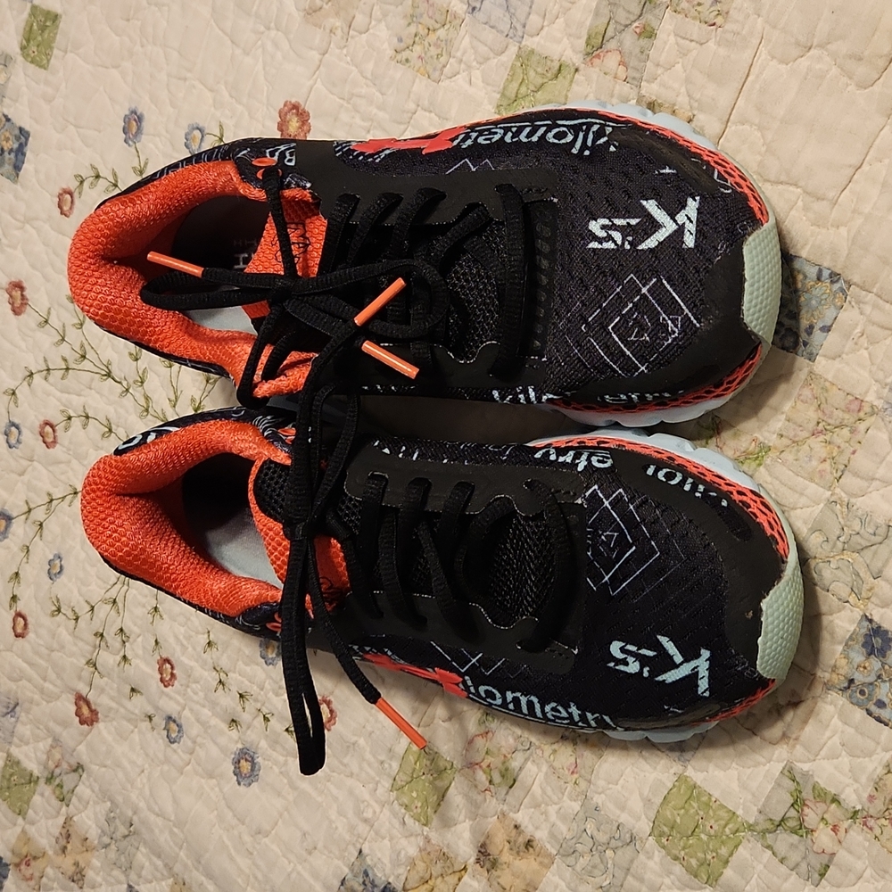 Under Armour Hovr Infinite 2 size 7. Can be connected to UA MAPMYRUN app. - Picture 9 of 11